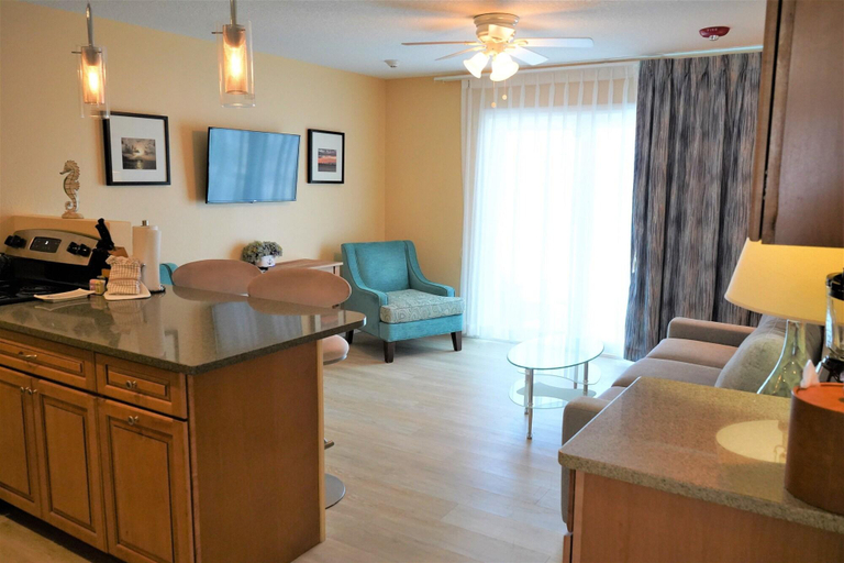 Room 4, Ocean Beach Club, Monroe