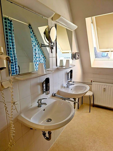 Bathroom 4, Hotel Kaiser, Berlin