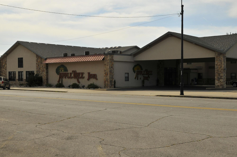Exterior & Views 2, Apple Tree Inn and Suites, Montgomery