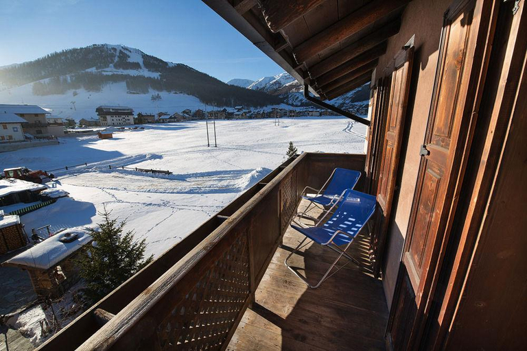 Exterior & Views 2, Adele, Sondrio