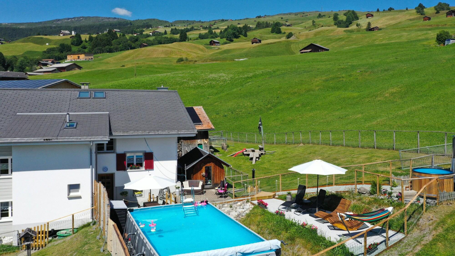 Sports and Entertainment 3, Pension Alpina, Hinterrhein