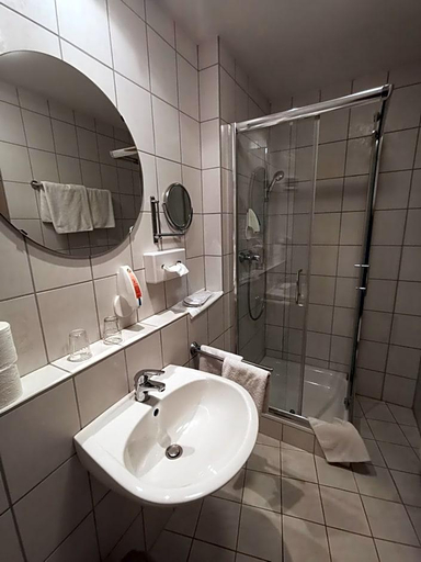 Bathroom 5, Hotel Römerhof, Straubing
