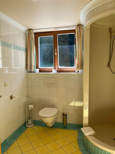 Bathroom 3, Voglauerhof, Hallein