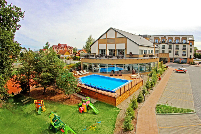 Exterior & Views