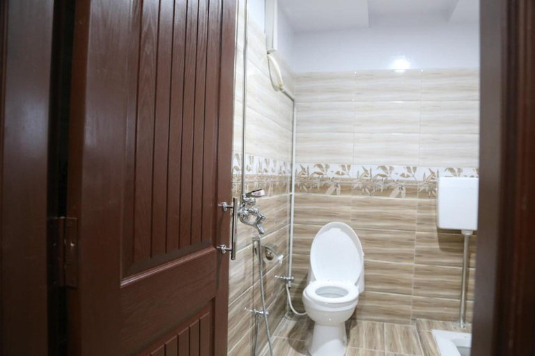 Bathroom 4, Hotel Shanghai, Lahore
