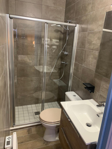 Bathroom 4, Du Cheval Blanc, Alpes-de-Haute-Provence
