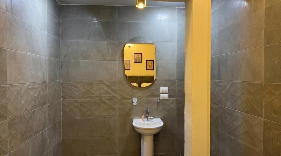 Bathroom 5, Villa Golden Sunset Pyramids Inn, Al-Ahram