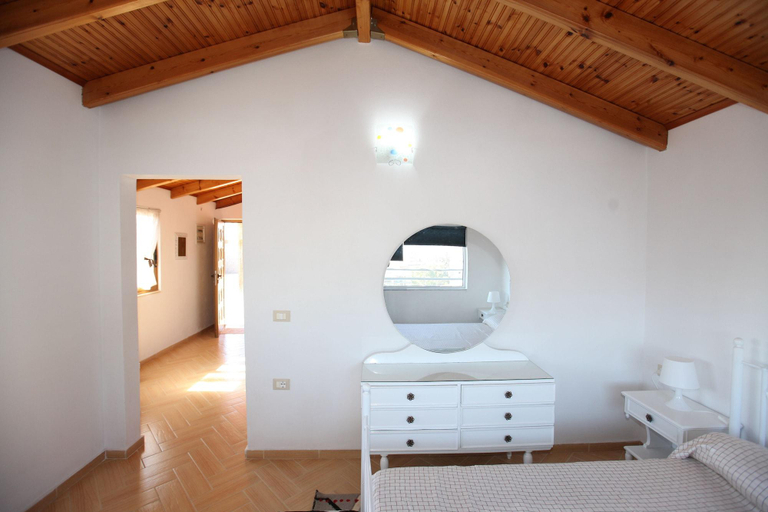 Others 5, Nika Hotel, Sarandës