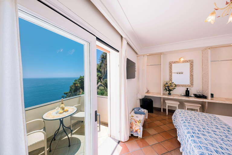 Room 2, Villa Anfitrite, Salerno