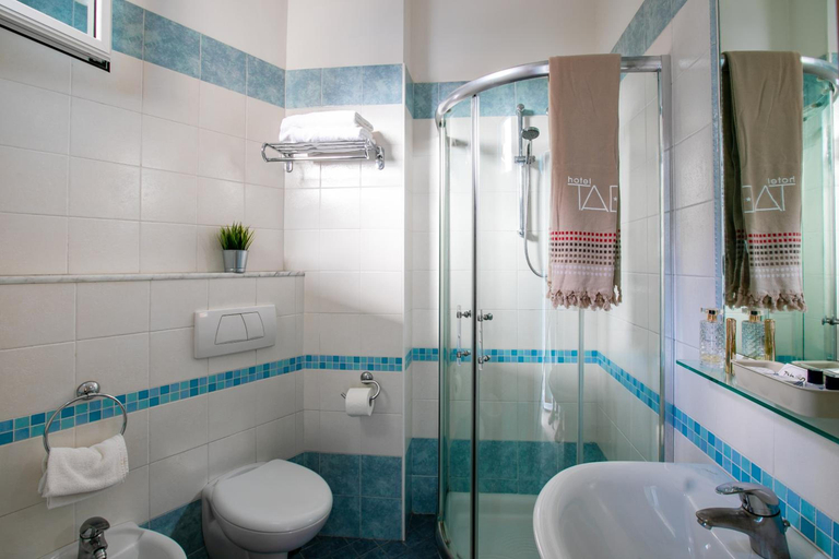 Bathroom 4, Hotel Tabor, Rimini
