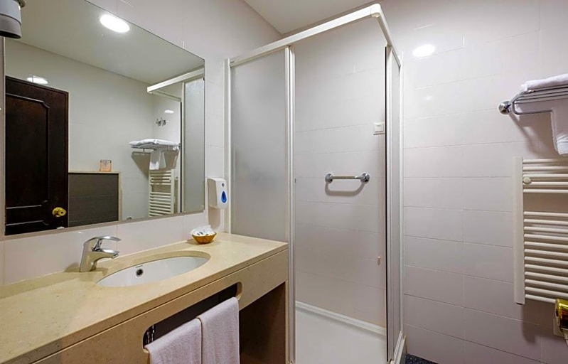 Bathroom 4, Católica Hotel, Ourém