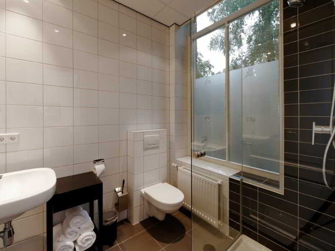 Bathroom 4, Hotel De Villa, Dongen
