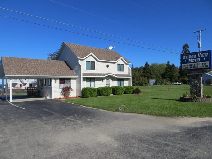 Exterior & Views 5, Bridge View Motel & Condo's, Cheboygan