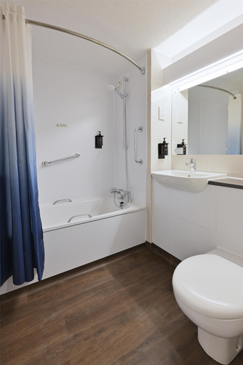 Bathroom 4, Travelodge Lincoln Thorpe on the Hill, Lincolnshire