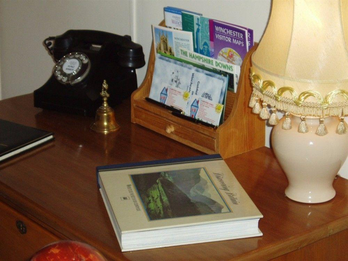 Others, 31 Queens Road - B&B, Hampshire