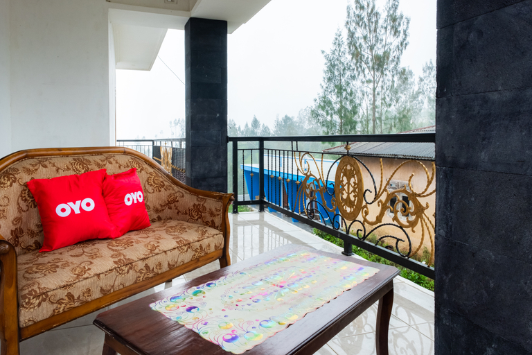 Lobby 3, OYO 2169 Anugrah Bromo Homestay, Probolinggo