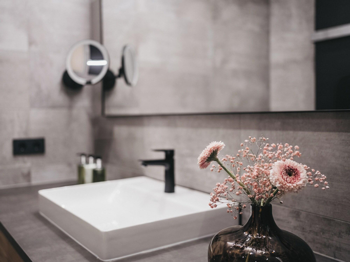 Room 5, Crystal & Sportiv, Imst