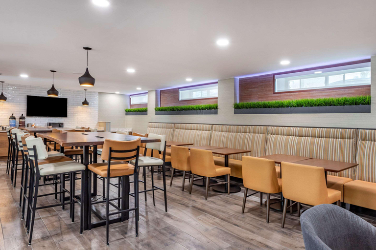 Restaurant 3, Metro Inn JFK, New York