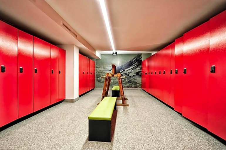 Public Area 2, Arnika, Landeck