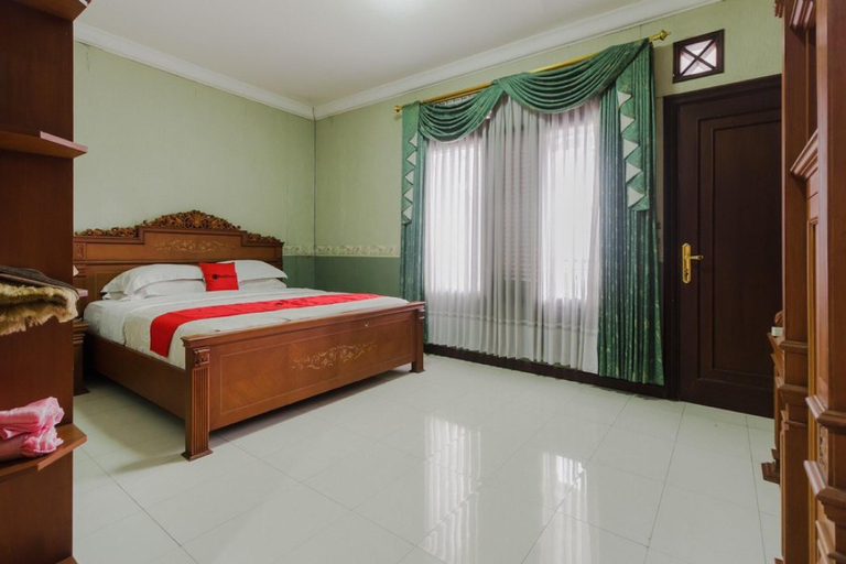 Room 2, Formerly RedDoorz Syariah @ Cipanas, Bogor
