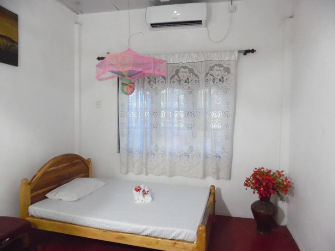 Bedroom 2, Little Guest, N. Palatha East