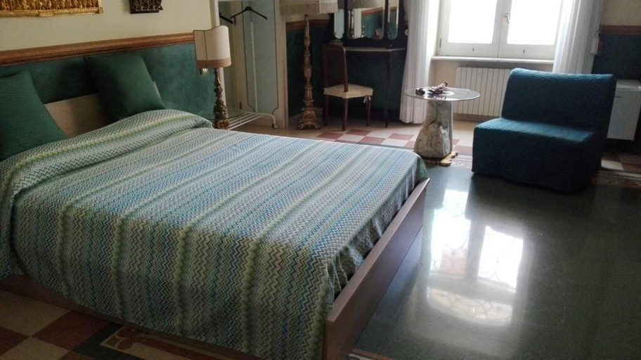 Room 4, B&B Flora House, Salerno
