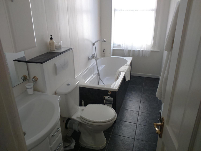 Bathroom 4, Bella Vista, Conwy