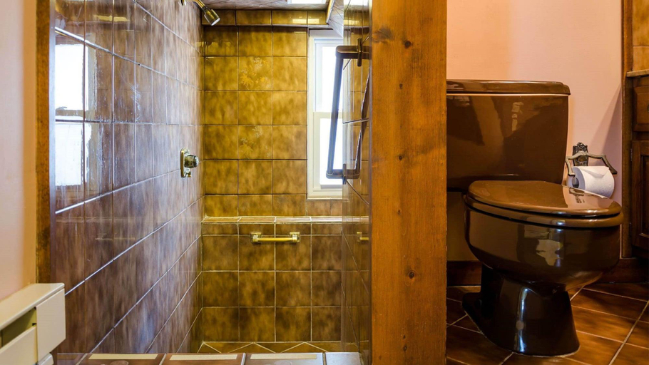 Bathroom 3, The Carisbrooke Inn, Atlantic