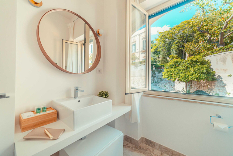 Room 4, B&B Teatro Greco 39, Messina