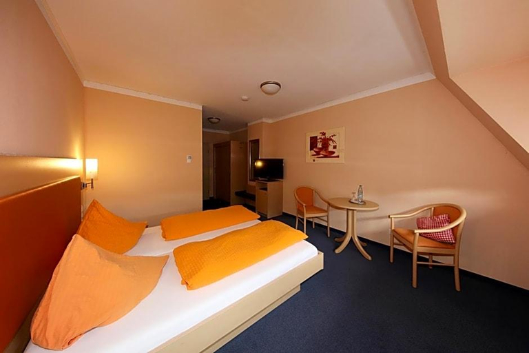 Bedroom 1, Hotel Linde, Südliche Weinstraße