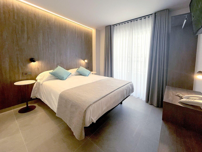 Bedroom 2, Hostal Quatre Llunes, Alicante