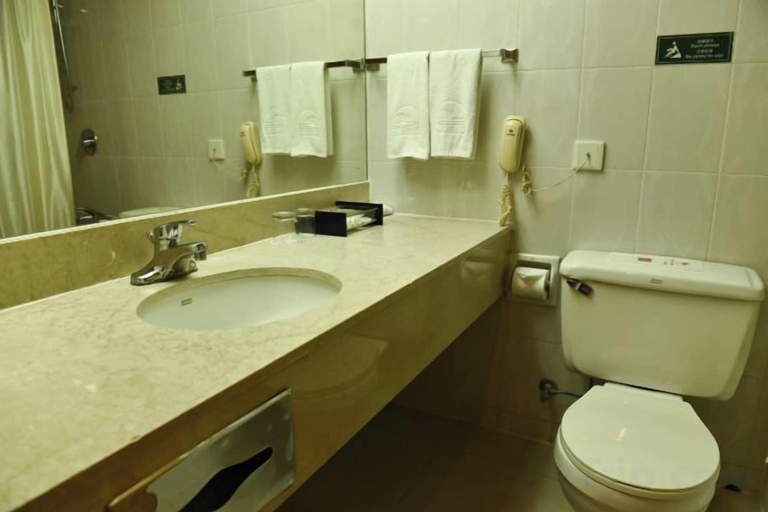 Bathroom 4, Swatow Peninsula Hotel, Shantou