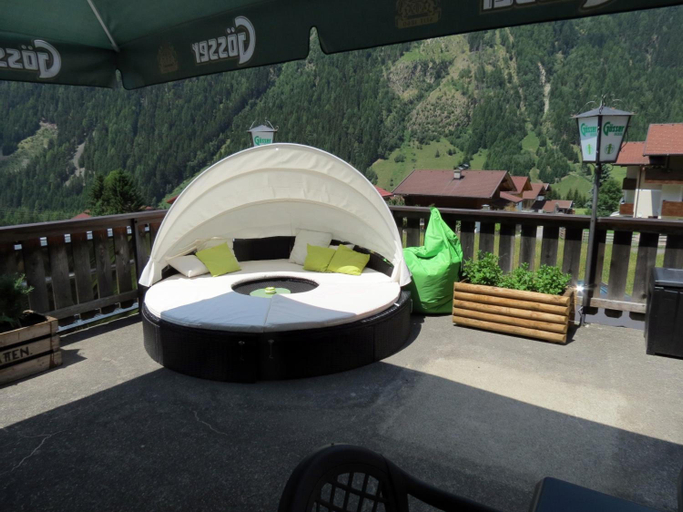 Others 5, Lesacherhof, Lienz