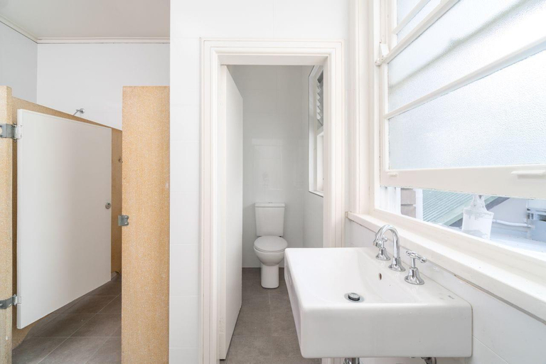 Bathroom 3, Sydney Junction Hotel, Newcastle - Throsby