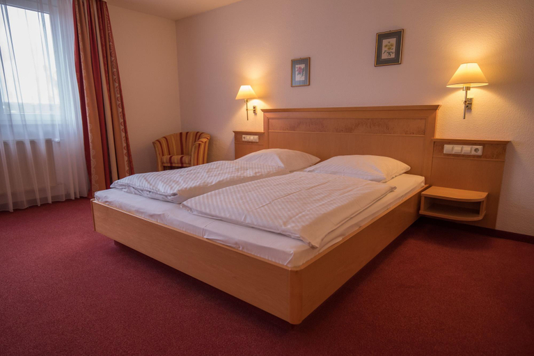 Bedroom 2, Hotel-Restaurant Winzergarten, Bad Dürkheim