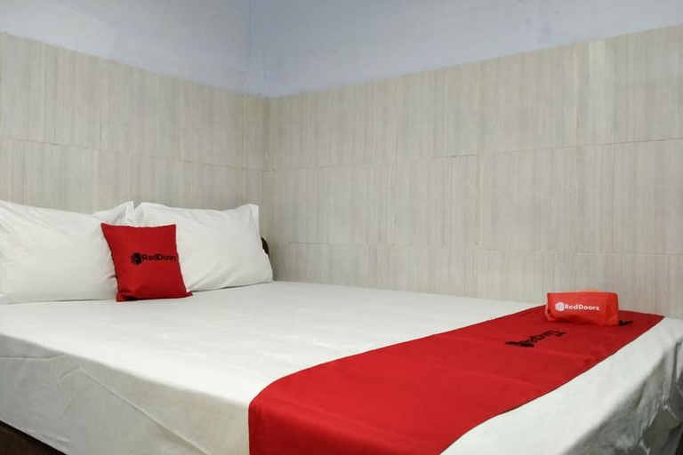 Room, Formerly RedDoorz @ Hotel Surabaya Sumenep, Pulau Madura