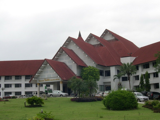 Exterior & Views