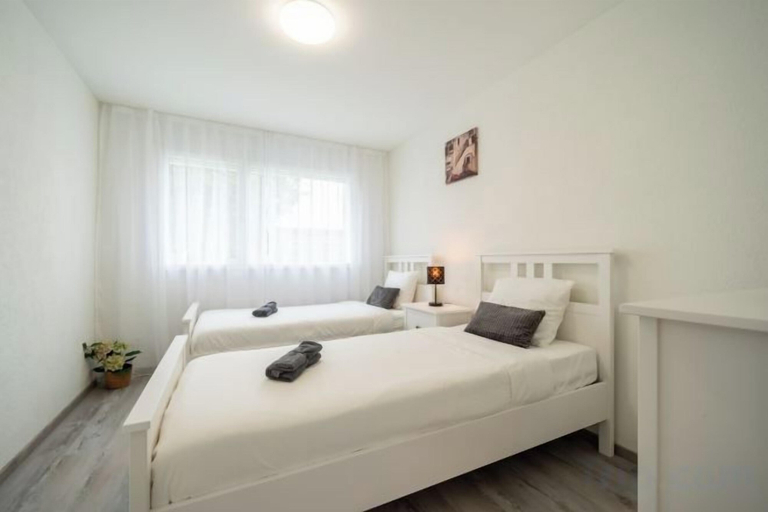 Room 1, Modern Swiss Apt spacious garden + parking, Zofingen