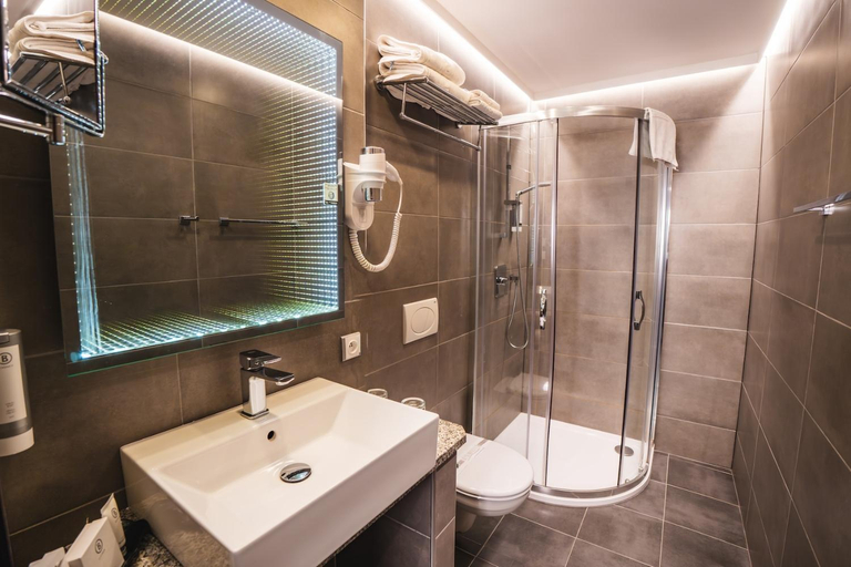 Bathroom 5, Depandance Hubertus - Hotel Central 1920, Trutnov