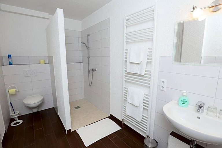 Bathroom 5, Zur Linde, Cuxhaven