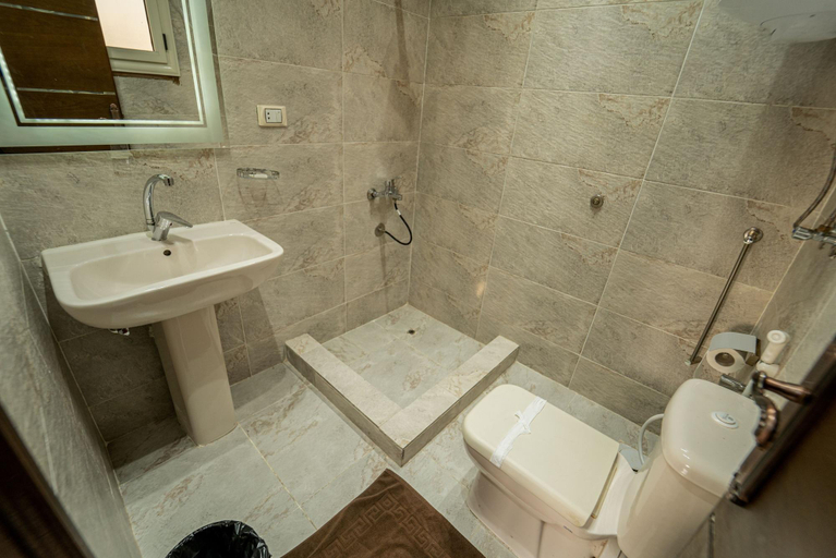 Bathroom 4, Gardenia Pyramids Hostel, Al-Ahram
