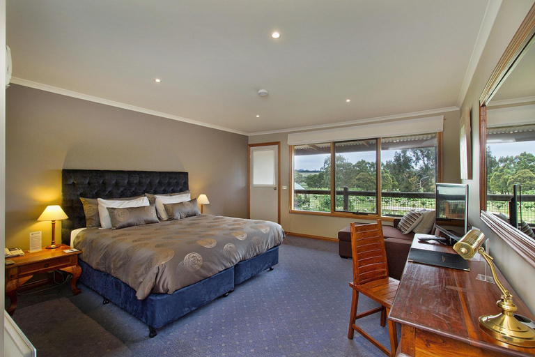 Bedroom 4, Glen Erin At Lancefield - Vineyard Retreat, Macedon Ranges - Romsey