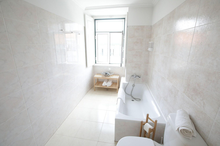Bathroom 4, Arroios de Paixao, Lisbon