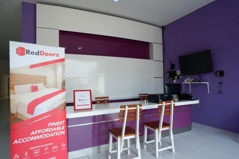 Lobby 2, Formerly RedDoorz near Alun Alun Kaliwungu Kendal, Kendal