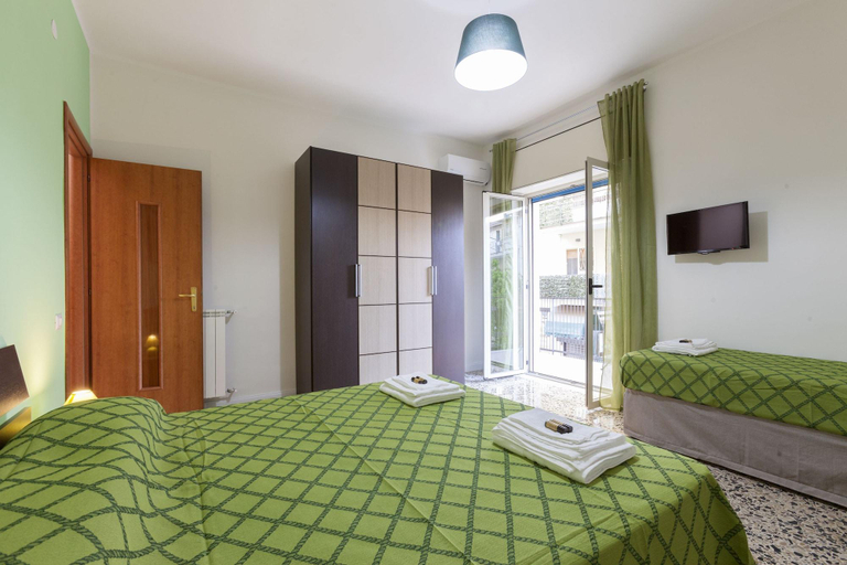 Bedroom 4, B&B La Primula, Napoli
