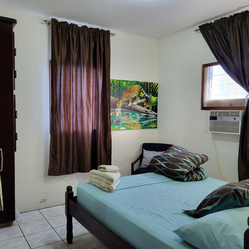 Room 3, Hacienda Tropical Guest House