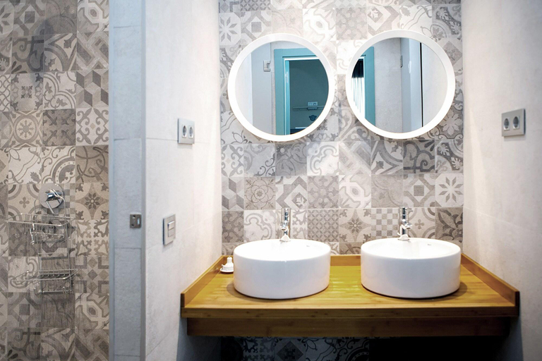 Bathroom 4, Meeting Point Hostels, Barcelona