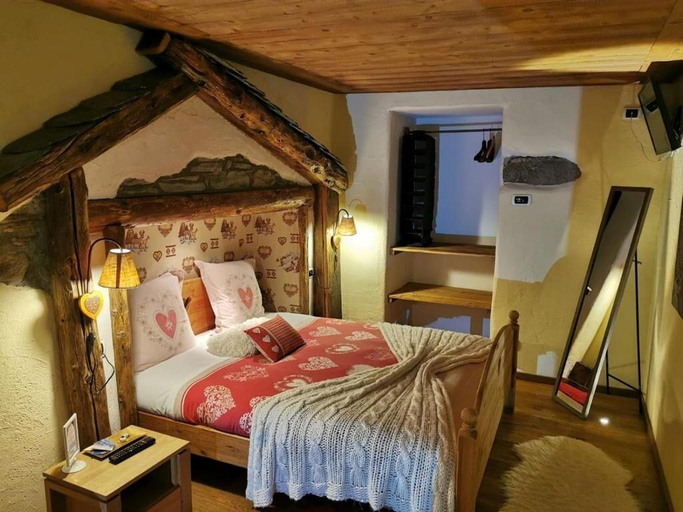 Room 2, Maison Le Cler, Aosta