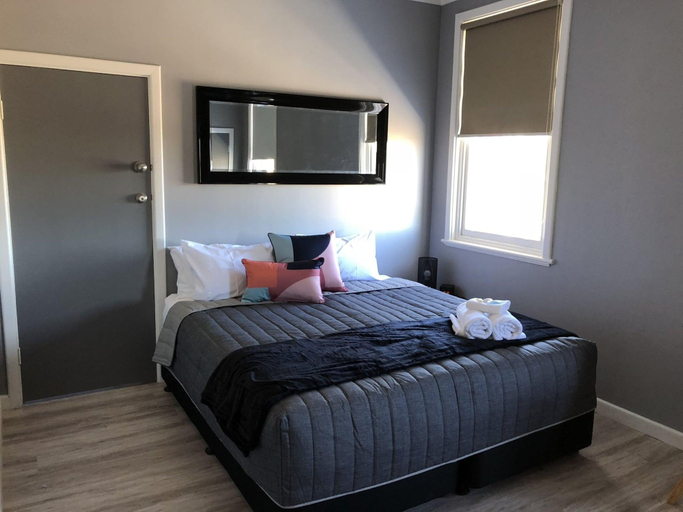 Room 3, The Mark Studios, Newcastle - Throsby