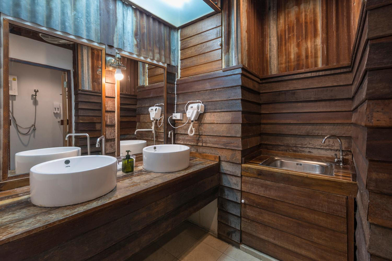 Bathroom, Suneta Hostel Khaosan, Phra Nakhon